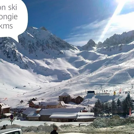 בית נופש La Tour Xviii *